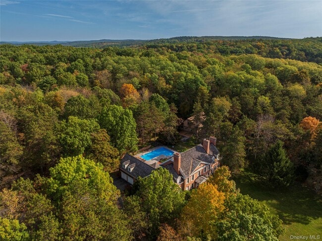 Building Photo - 147 Rock City Rd