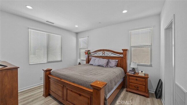 Building Photo - 16282 Meadowhouse Ave