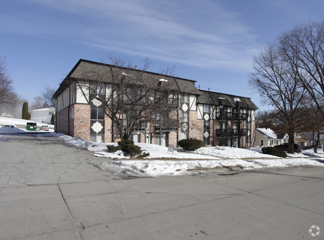 Primary Photo - Chalet Apartments
