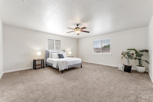 Building Photo - Single Family Home For Rent