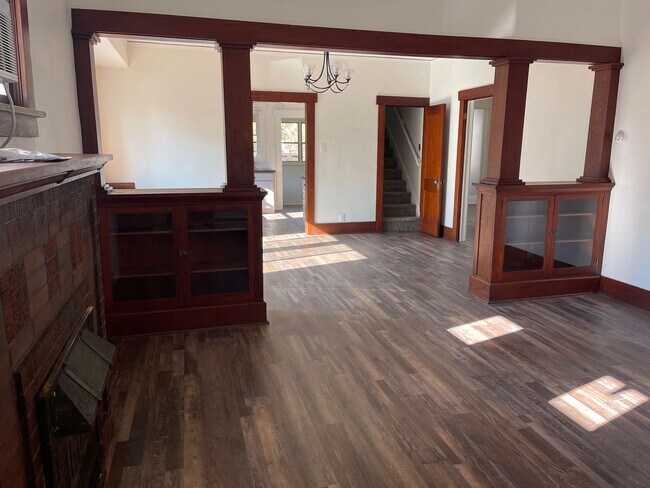 Building Photo - Pet Friendly 4 bedroom 1 bath