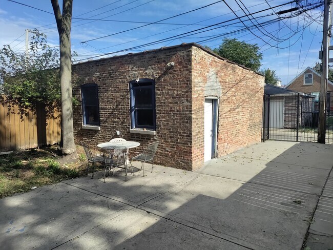 Building Photo - 7255 S Washtenaw Ave.