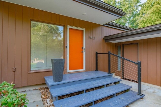 Building Photo - 5813 Anchorage Ave