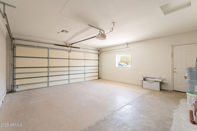 Building Photo - 1530 E Alameda Dr