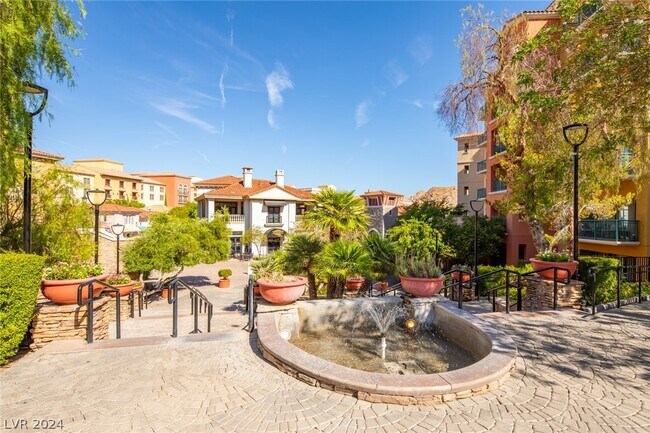 Building Photo - 30 Strada Di Villaggio