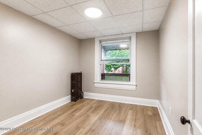 Building Photo - 1729 Sanderson Ave