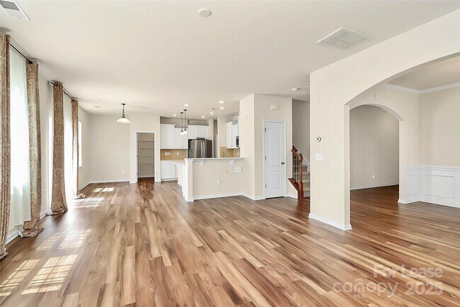 Building Photo - 16027 Harbor Hill Dr