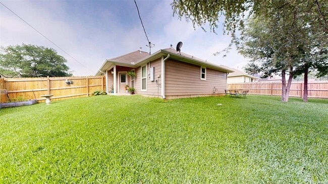 Building Photo - 803 Meadow Brook Dr