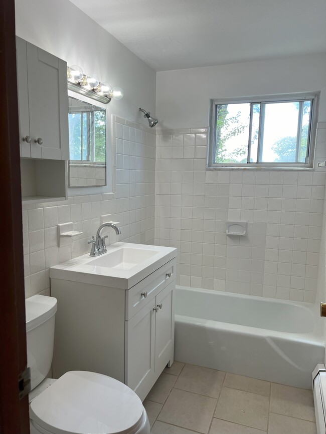 bathroom - 181 Oakwood Ave