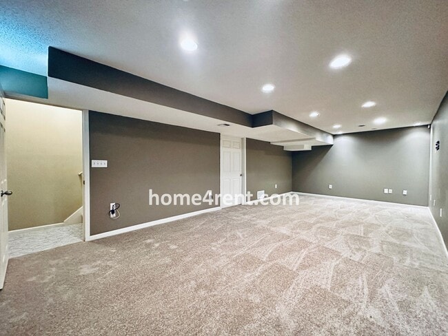 Building Photo - Fantastic South Overland Park Home in Blue...