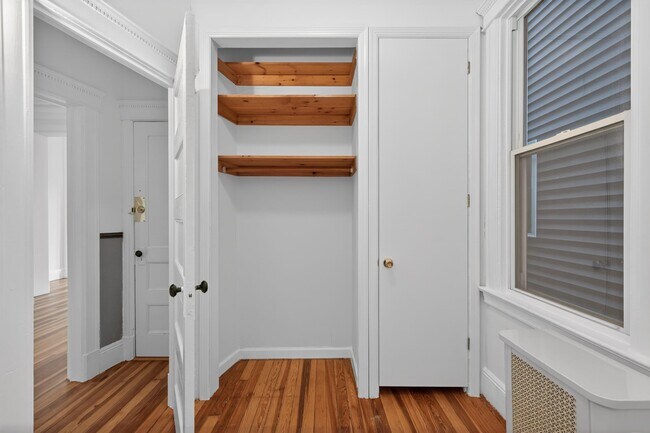 Building Photo - 42 Duer Pl