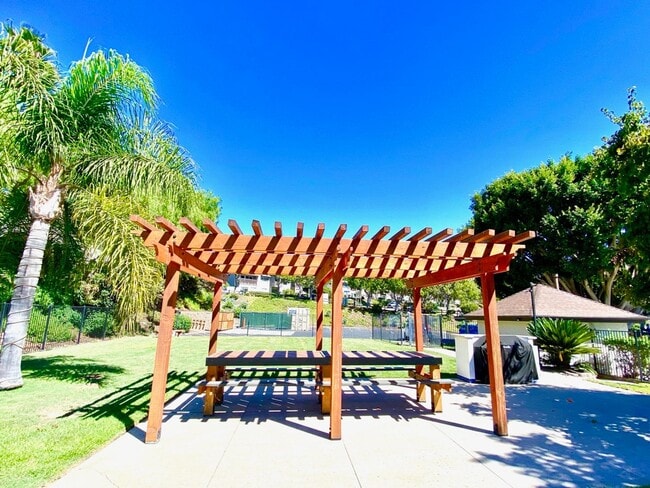 Building Photo - FOR RENT -  3 Bd/2 Ba 1,392 Sf In Friars Village Community, Townhome In San Diego Fashion Valley ...