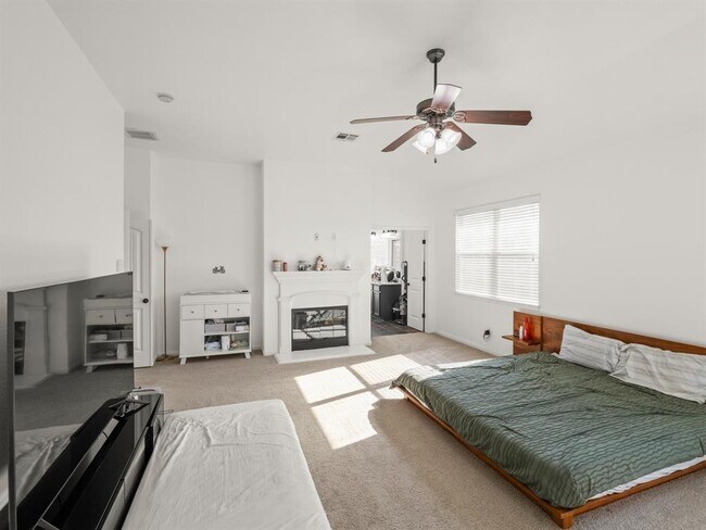 Building Photo - 4378 Green Tree Dr