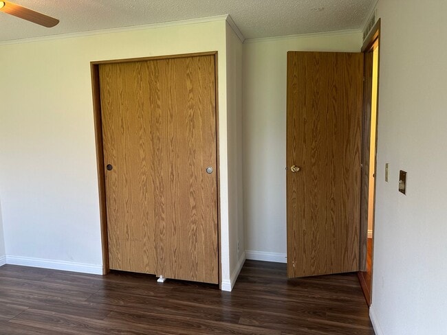 Building Photo - Peaceful Country Living on 2 Fenced Acres