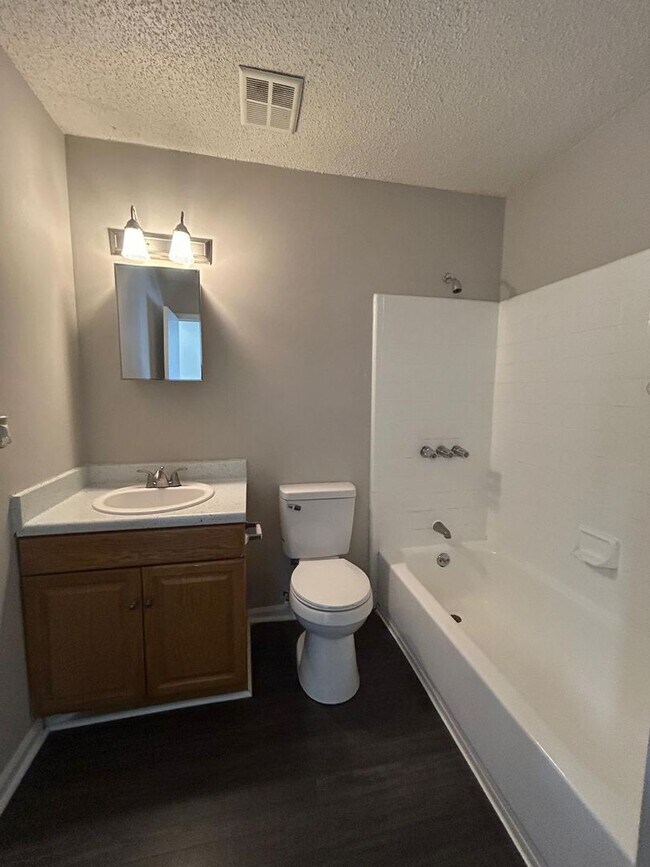 Building Photo - Modern Comfort & Convenience at Westfield Gardens Lexington  - 353F