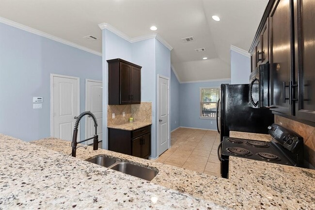 Building Photo - 244 Chickadee Ln