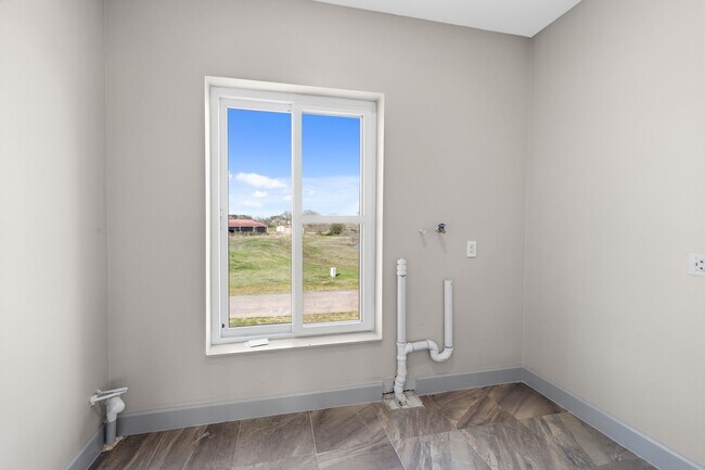 Building Photo - 703 Leaning Oak Trail