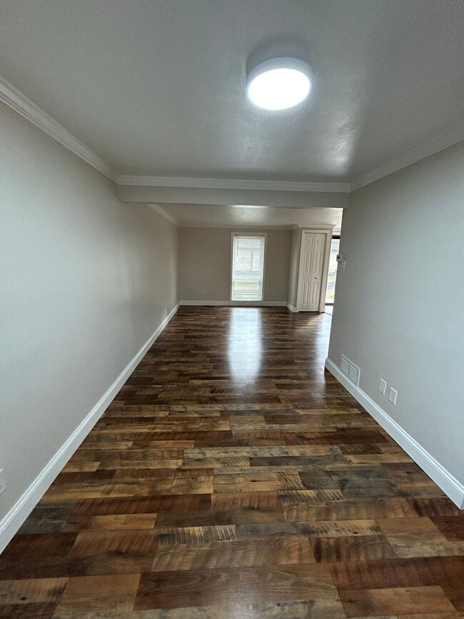 Building Photo - Modern Charm: 2 BR Home with Finished Basement, Pet Friendly, Assigned Parking, and Prime Location!