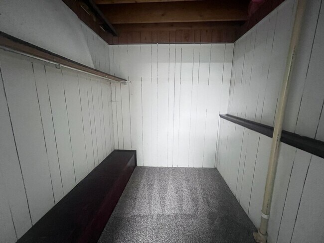 Building Photo - Rockford Schools!  4-Bedroom Duplex