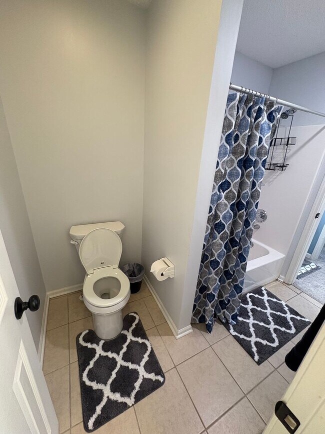 Building Photo - 30+ Day Stays | Fully Furnished 5 Bed Home w/Utilities included | 3 Car Garage | Great Community ...