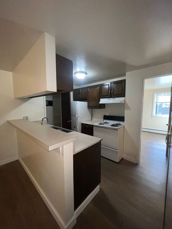 Building Photo - Robertson1001 (KC-JF)