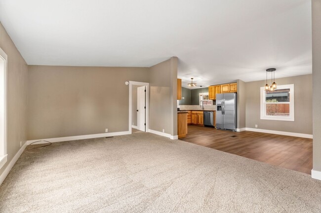 Building Photo - BRAND NEW FULL RENOVATION! Beautiful turn-key home available in Crooked River Ranch!