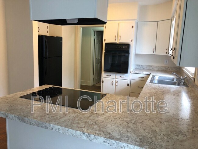 Building Photo - 128 Woodlynn Dr