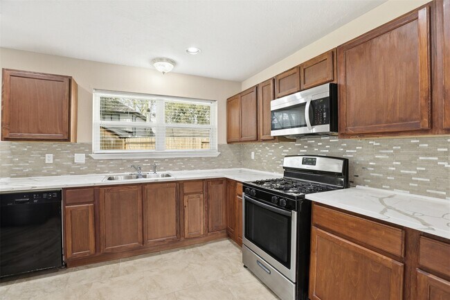Building Photo - 7235 Battle Hills Dr
