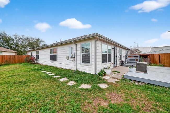 Building Photo - 20610 Moonrise River Ln