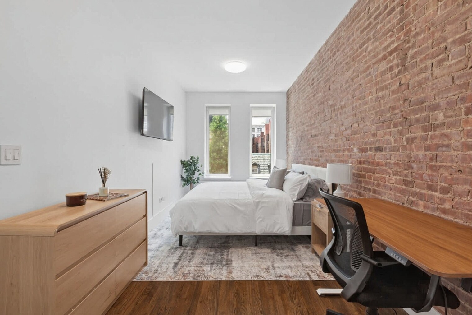 Building Photo - 125 E 83rd St