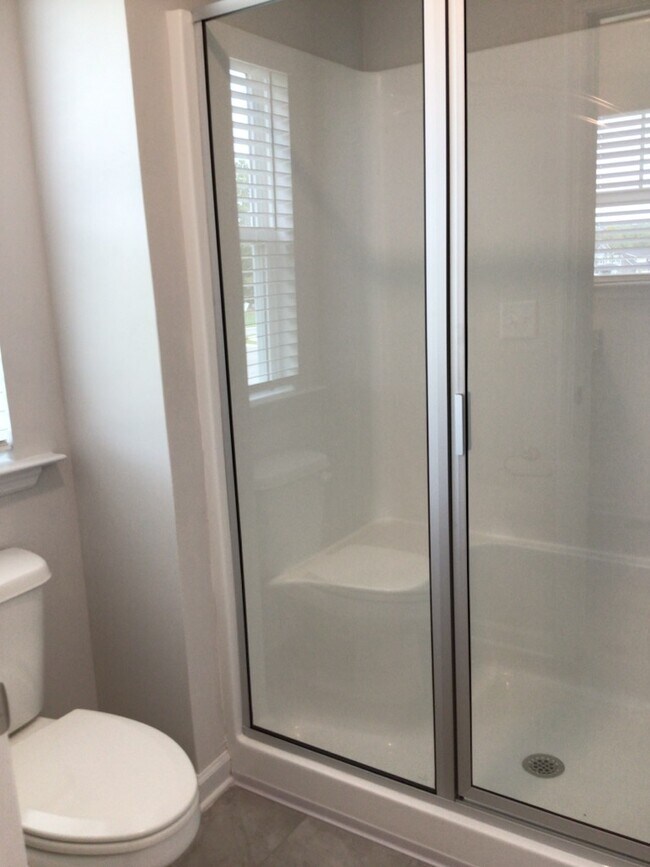 Building Photo - 605 Hampton Dr