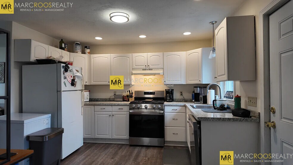 Primary Photo - 112 W 7th St