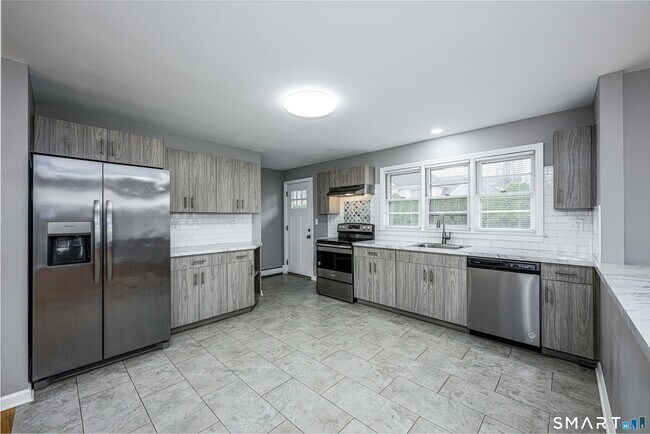 Building Photo - 109 Kings Hwy