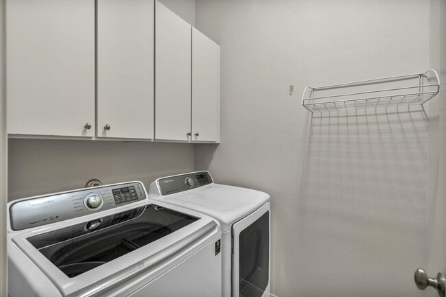 Building Photo - 307 Enclave Cir