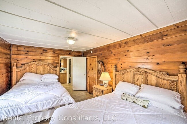 Building Photo - 3 br, 1 bath House - 3880 Bell Lake Dr. NE