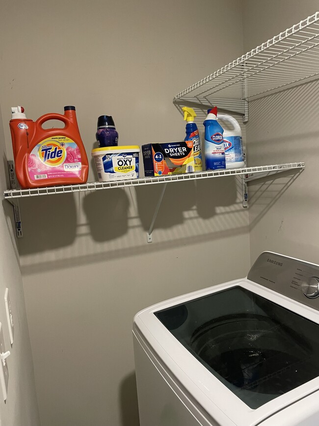 Building Photo - 755 Cascade Dr