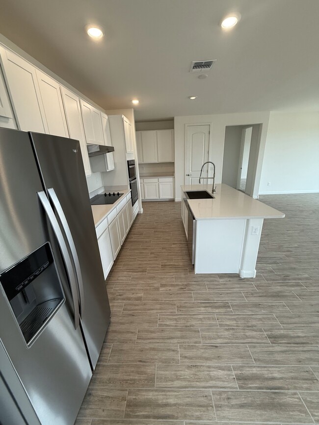 Building Photo - 874 W Calle Bombona