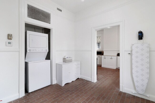 Building Photo - 4327 Canal St