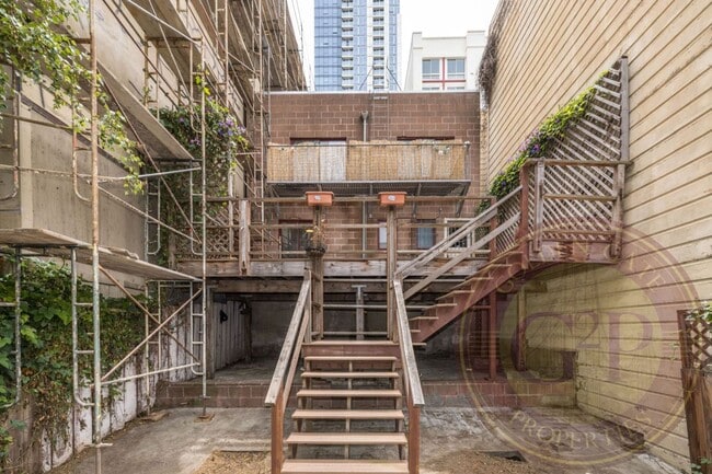 Building Photo - Rincon Hill - 3 BR, 2 BA House 1,164 Sq. Ft. - 3D Virtual Tour, Garage, Yard