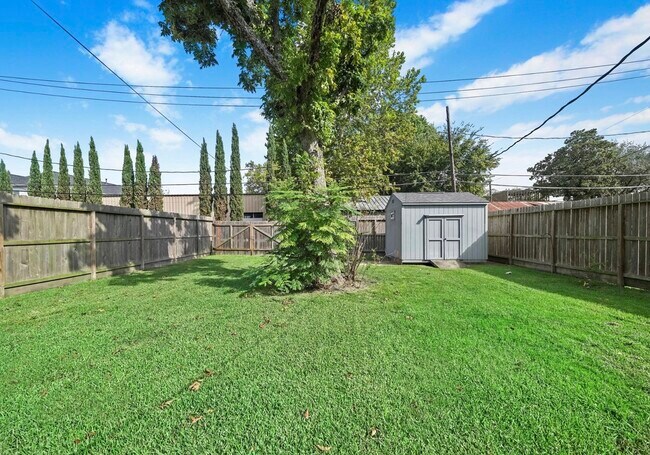 Building Photo - 617 E 26th St