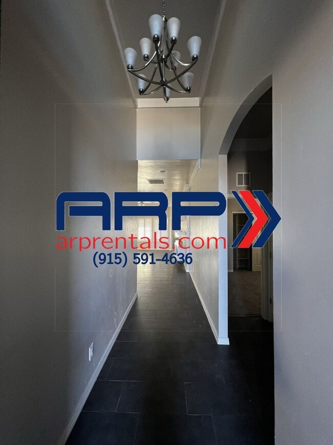 Building Photo - BEAUTIFUL EASTSIDE HOME Open House 09/02/2...