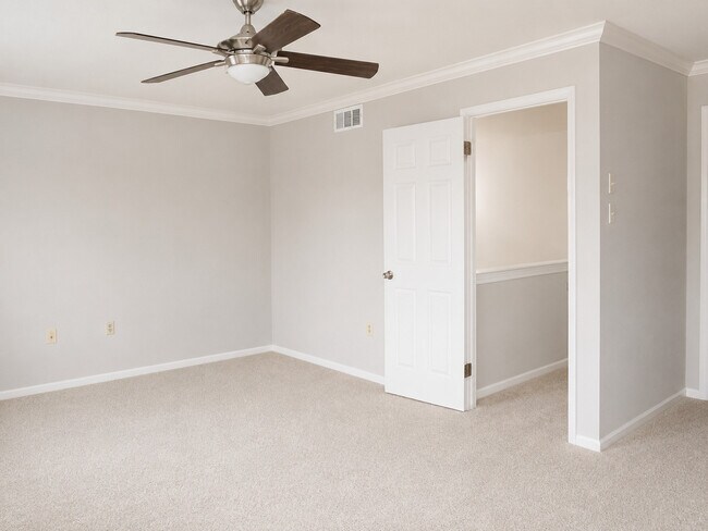 Building Photo - 118 Henning Dr