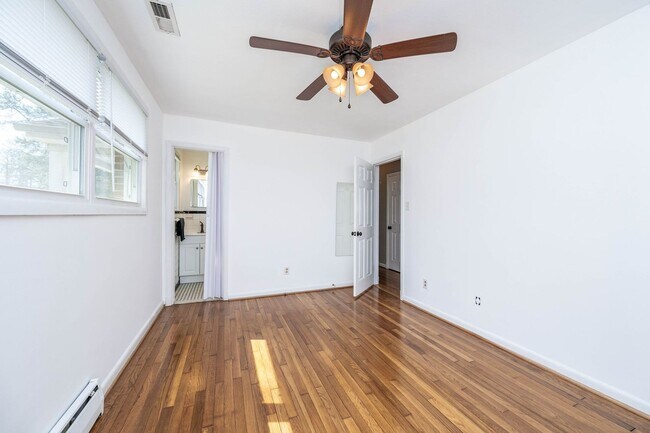 Building Photo - 3 Bedroom Home For Rent in Sandston VA With Detached Garage, Fenced Yard, and Lawn Care Included