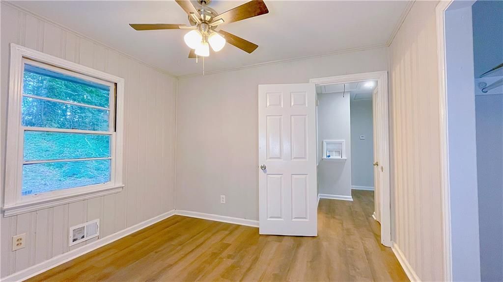 Building Photo - 2744 Fairlane Dr SE