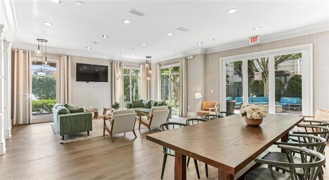 Building Photo - 2910 Clairmont Rd