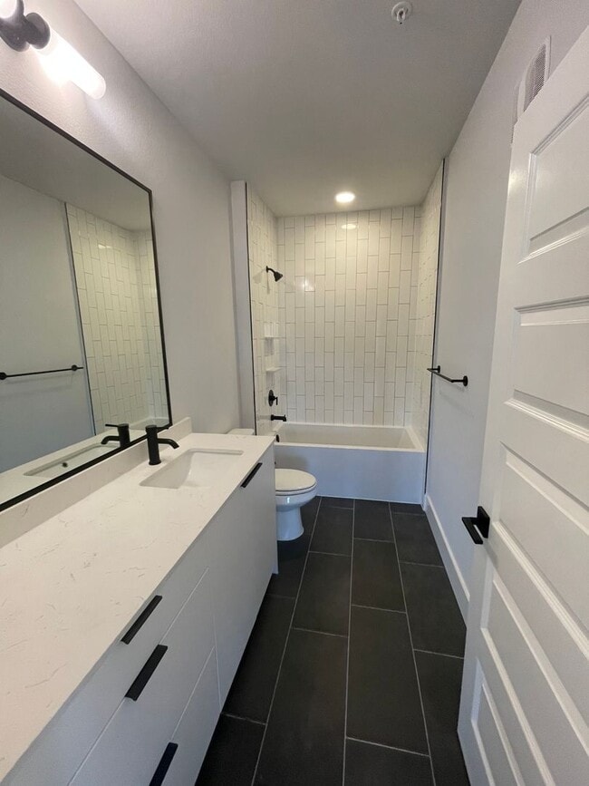 Building Photo - 2500 Longview St