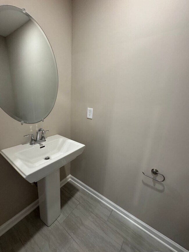 Building Photo - BRAND NEW 3 bedroom 2 bath townhome in the heart of Smyrna