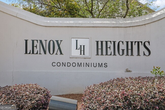 Building Photo - 1104 Pine Heights Dr NE