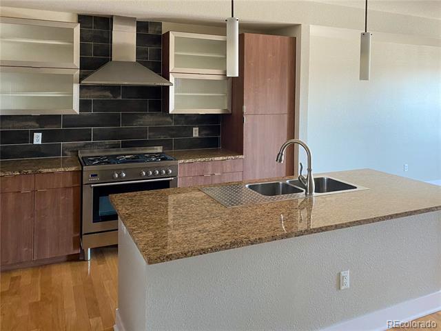 Building Photo - 2240 Clay St