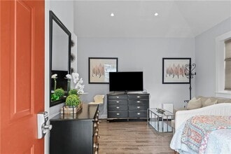 Building Photo - 137 W Main Rd